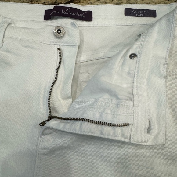 Gloria Vanderbilt Denim Capri Skimmers Women’s Size 12 Petite White Embellished - Picture 4 of 10